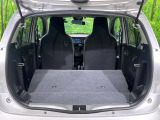 後席を格納すると、これだけの広さが!シーンに合わせたシートアレンジで、大きな荷物も積むことが出来ます♪