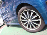 お車選びをお楽しみ頂けるよう、在庫車の展示スペースを十分に確保しております。