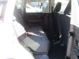 4WD/5速MT/シートヒーター/CD再生/FM・AMラジオ/オートライト/助手席アンダーボックス/エアコン/パワステ/パワーウィンドウ/フロアマット/ドアバイザー/電格ドアミラー