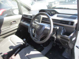 4WD/5速MT/シートヒーター/CD再生/FM・AMラジオ/オートライト/助手席アンダーボックス/エアコン/パワステ/パワーウィンドウ/フロアマット/ドアバイザー/電格ドアミラー