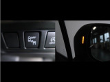 隣車線を走る車両をレーダーで検知し、ドアミラーでは確認しにくい後側方エリアに存在する車両に加え、急接近してくる車両も検知します。車両を検知するとドアミラーに搭載されたLEDインジケーターが点灯します。