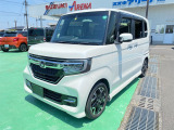 ナビゲーション付きで、初めての場所でも安心!バックカメラ連動で、駐車時の後方確認もラクラクです。毎日の通勤・お買い物はもちろん、遠出にも便利な装備です。