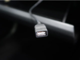BlueTooth USB等外部オーディオと連携する事によりが車内で音楽を聴く事ができます。