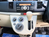 お車選びをお楽しみ頂けるよう、在庫車の展示スペースを十分に確保しております。