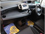 弊社でお車をご購入頂いたお客様は、一部車種を除いて【オイル交換永久無料】となっております。※詳細はスタッフまでお問合せ下さい。