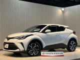 展示車は自社専門工場にて商品化を行っています。外装から内装はもちろん、エンジンルームの隅々までキレイに清掃してます。ぜひ一度ご覧下さい。