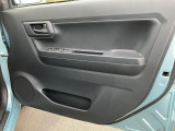 広々とした駐車場をご用意しておりますので、運転が苦手な方でもご安心ください。また、大型の屋根がございますので、雨に濡れることなくご移動できます。