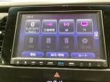 ナビゲーションはフルセグTV、インターナビ対応のGathers純正メモリーナビを搭載しています。Bluetoothオーディオ機能がありますので、スマートフォンなどの音楽も再生できます。