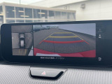 【360°ビューモニター】専用のカメラにより、上から見下ろしたような視点で360度クルマの周囲を確認することができます☆死角部分も確認しやすく、狭い場所での切り返しや駐車もスムーズに行えます。