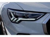 LEDヘッドライト標準装備車です。明瞭な太陽光に近い光源で路面を照射します。