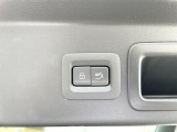 【パワーバックドア】スマートキーや運転席のボタンを押すだけでリアゲートが自動で開閉します!荷物を持っている時や、高い位置にあるバックドアを閉める際に便利な機能です♪