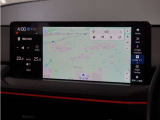 運転中も音声だけで安全に目的地設定ができます。交通状況の変化をリアルタイムに反映し、最適なルートをご案内します。