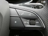 音量調節は、ステアリングスイッチ右側で変更できます。