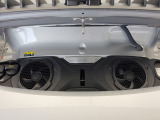 3.0L水平対向6気筒エンジンはポルシェらしいメカニカルな排気音を奏でます。
