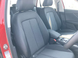 長時間の運転でも疲れを感じにくい、適度な硬さのシートです!