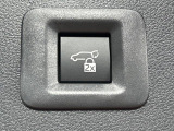 【パワーバックドア】スマートキーや運転席のボタンを押すだけでリアゲートが自動で開閉します!荷物を持っている時や、高い位置にあるバックドアを閉める際に便利な機能です♪