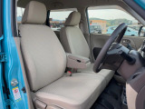 運転席シート廻りは使用感も少なく、良好な状態となっています。前オーナー様が丁寧に使っていたことがよくわかりますね。