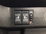 【両側パワースライドドア】両側がパワースライドドアになっており、運転席のスイッチやスマートキーでも開閉が可能です!開口部も広いので乗り降りも楽々♪