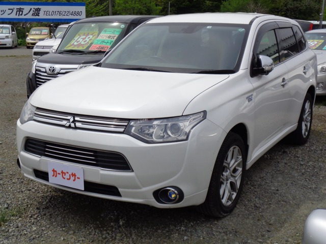 アウトランダーPHEV 2.0 G ナビパッケージ 4WD 