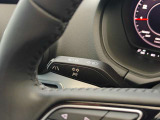ウィンカーレバーの先端のスイッチはレーンキープアシストの作動スイッチです。車線の逸脱を抑制してくれるので、ACCと併せて長距離運転の際に役立ちます。