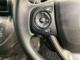 ステアリングスイッチがついていますので、オーディオのチャンネル変更、ボリューム、ジャンル変更が操作可能です。ハンドルから手を離さず安全に操作できます。