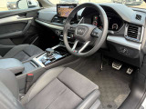 足元も広々としてゆっくりとした姿勢で運転することが出来ます。