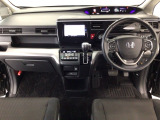 【前方視界】開放的な前方視界!運転がしやすく疲れにくいです♪窓が大きく、見通しがとっても良いおクルマですよ♪