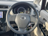 インテリアに合わせたデザインのステアリングは、運転される方のことも考え、運転しやすい形状、大きさです。是非一度、実際に触ってお確かめください。