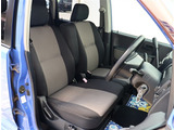 お車選びをお楽しみ頂けるよう、在庫車の展示スペースを十分に確保しております。