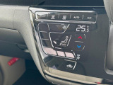 【オートエアコン】一度お好みの温度に設定すれば、車内の温度を検知し風量や温度を自動で調整。暑い…寒い…と何度もスイッチ操作をする必要はありません。快適な車内空間には必須の機能ですね♪