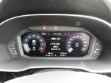 重厚感と安定感があり、同時にダイナミックさも備えるAudiの走り。機能やデザインが革新的なメーター。
