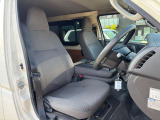 運転席シート★へたりも少なめでしっかりホールドしてくれます♪