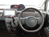 スタイリッシュなインパネ周りです!運転の際、常に目にする部分は、シックにまとめた飽きの来ないデザインが人気です!