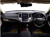 お車選びをお楽しみ頂けるよう、在庫車の展示スペースを十分に確保しております。