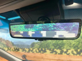 【デジタルインナーミラー】後席の大きな荷物や同乗者で後方が確認しづらい時でも安心!カメラが撮影した車両後方の映像をルームミラー内に表示。クリアな視界で状況の確認が可能です!