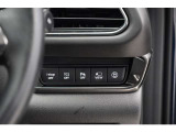 機能性溢れる運転席まわり。使いやすいスイッチ類の配置で運転中のストレスを軽減し楽しくドライブできますよ。