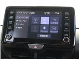 お車選びをお楽しみ頂けるよう、在庫車の展示スペースを十分に確保しております。