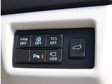 『1台』のお車に対して、3名体制で日々議論を重ね仕入れを行っております。