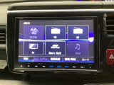メモリーナビにフルセグTV機能あり。 ドライブや旅行に欠かせない装備です。