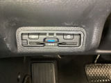 ハンドルの左下にETCがついています。高速道路の料金所の通過も楽々です!。 カードの取り出しもしやすい場所についています。