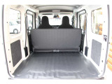 広々とした荷室はお仕事にも、レジャーにも大活躍です。