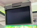 【12.8型フリップダウン】大画面モニターで後席でもエンタメをお楽しみいただけます。家族や友人とお出かけする機会が多い方に大人気です♪