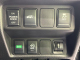 【パワーバックドア】スマートキーや運転席のボタンを押すだけでリアゲートが自動で開閉します!荷物を持っている時や、高い位置にあるバックドアを閉める際に便利な機能です♪