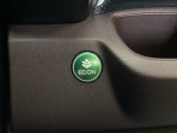 【eコンスイッチ】低燃費運転をサポートするECONモード。スイッチをONすると、エンジンやトランスミッション、A/Cなどを協調制御し、燃費の向上に貢献。エコドライブの効果を高めます。