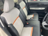 高いホールド性で運転姿勢が安定します。長距離ドライブでも疲れにくいのが魅力です。快適なドライビングライフをお送りください♪