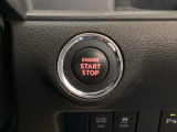プッシュエンジンスタート/ストップスイッチでキーを差し込むことなく、ワンプッシュでエンジンの始動・停止ができます。