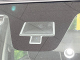 【スズキ セーフティサポート】走行中に前方の車両等を認識し、衝突しそうな時は警報とブレーキで衝突回避と被害軽減をアシスト。より安全にドライブをお楽しみいただけます。