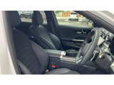 運転席・助手席ともメモリー付パワーシートを装備しています。