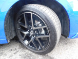 スタイリッシュでカッコイイ純正アルミホイール!タイヤサイズは18インチになります。タイヤの残り溝・状態は良好です!