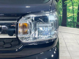 【LEDヘッドライト】悪天候や夜間走行時も良好な視界を確保し安心して運転できる高輝度LEDヘッドライトを装備!点灯速度が早く、消費電力も抑えられています。